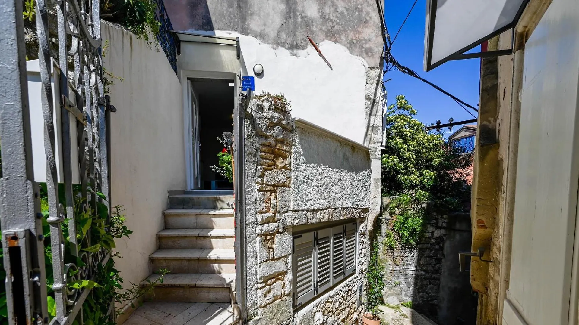 Stube Apartment Old Town With Balcony Ровинь 0*,