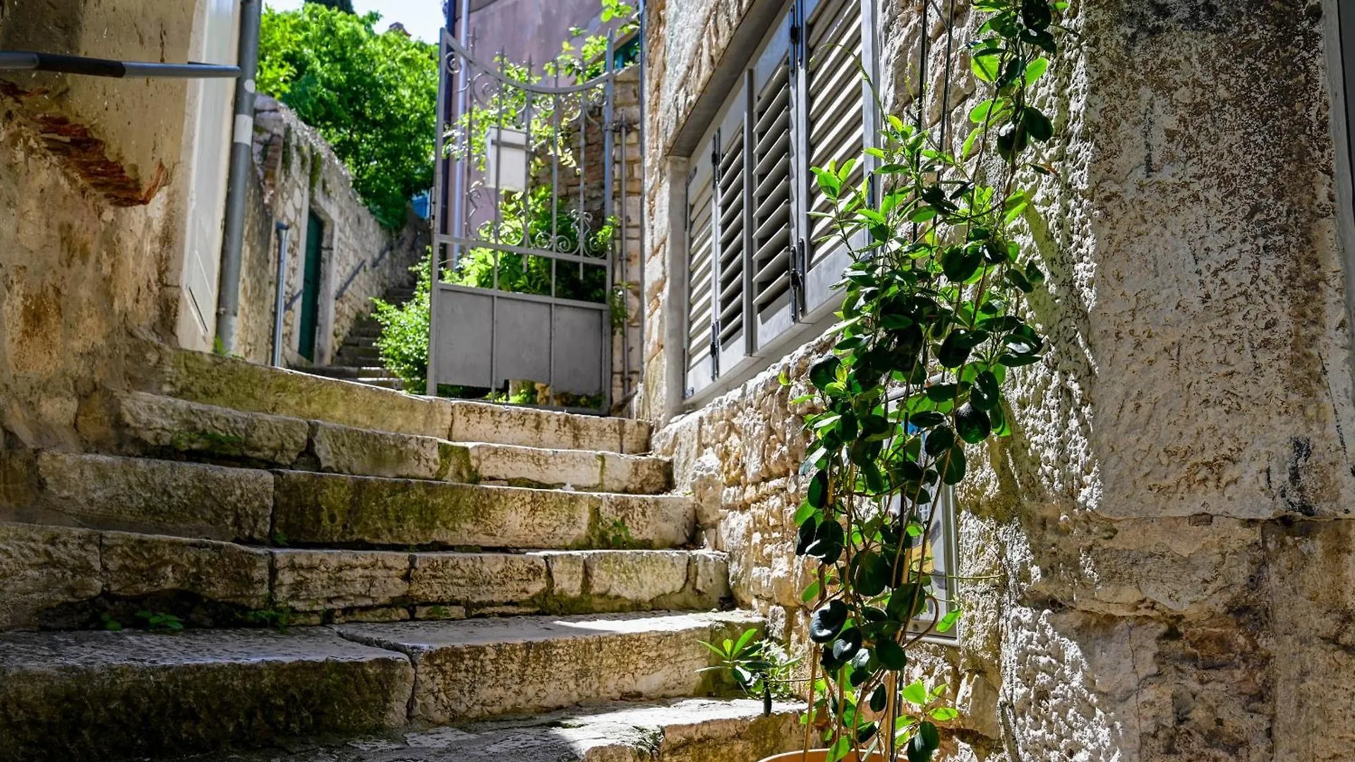 Stube Apartment Old Town With Balcony Rovinj